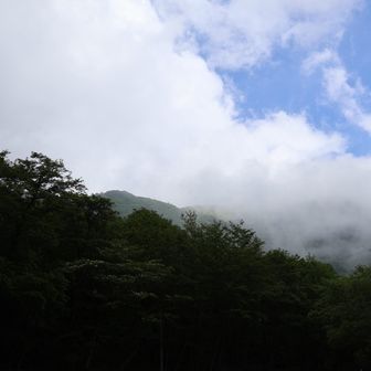 雲多めの山頂