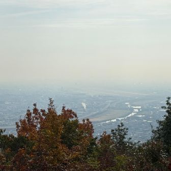 空港が正面なんですが