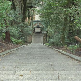 観光客は、こちらから来れるみたい。
これも後で調べると、豊国神社跡から500段位の階段を上ってここに来れるとか。