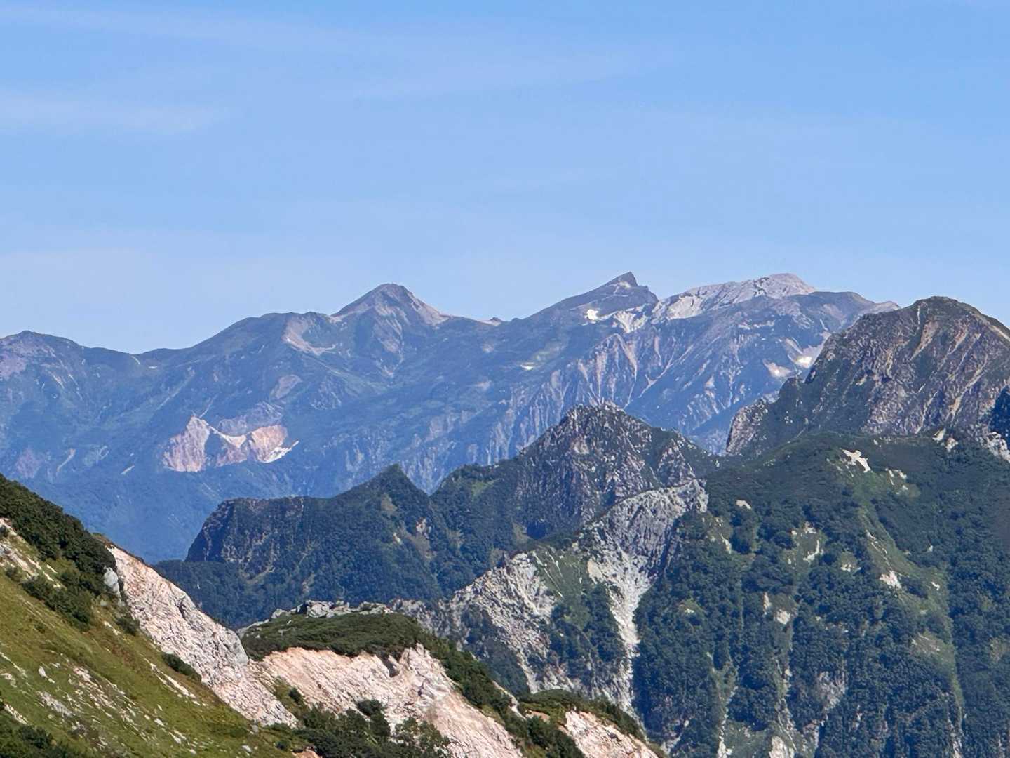 斜めにとんがっているのが白馬岳です⛰️