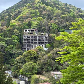 堂々たる廃墟！
他にもよだれが出る廃墟があちこちに
ゆっくり湯の山温泉地域を探検したい