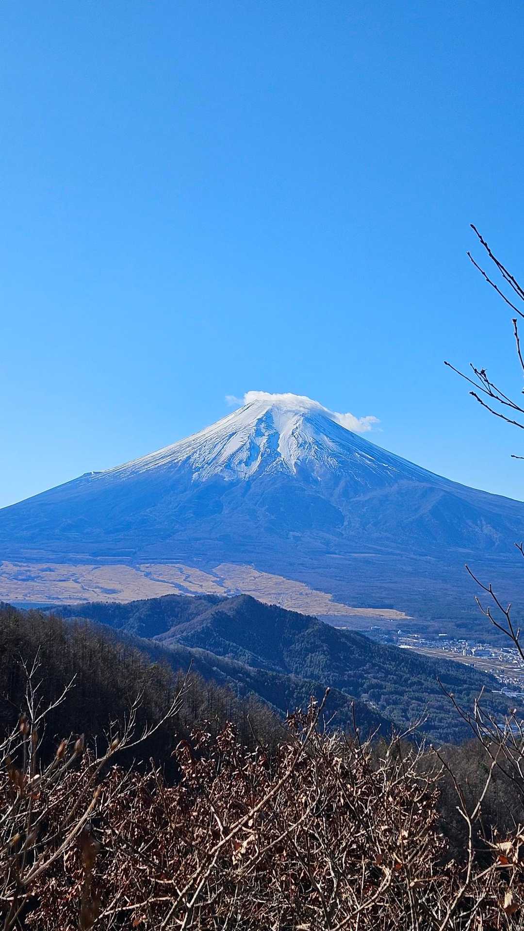 ちょっとだけ山頂に雲