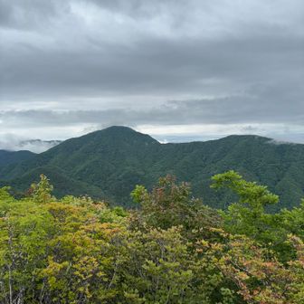 右は破風山