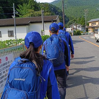 菰野インター降りてすぐの大羽根運動公園でバスを降り、御在所ロープウェイのりば(裏道登山口)まで歩きます💪約1時間40分程💦