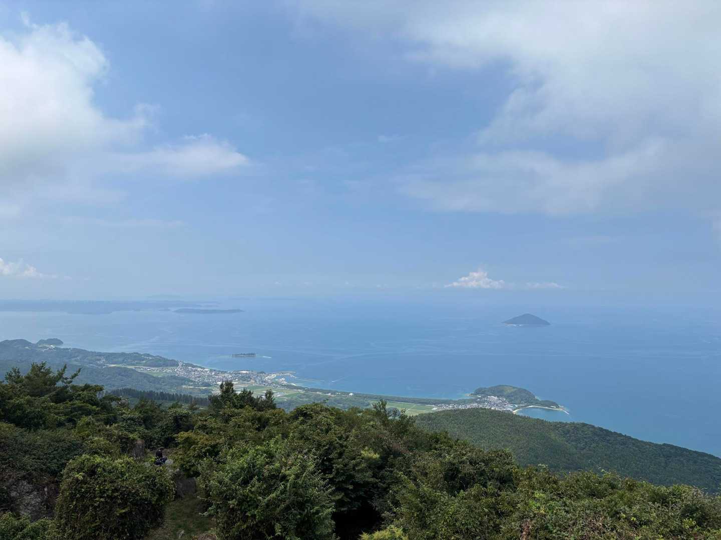 山頂の大岩からの眺め