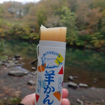 蓼科山の山頂小屋で買った羊羹。
福岡のお菓子が蓼科山に売っていた。
しかーし！山形に帰ってきてみたら賞味期限が翌日だった🤣🤣🤣
登頂記念翌日の刻印いりって事⁉️

練乳を練り込んだ羊羹で、オレンジピール🍊🍍ドライフルーツが入っていて、これが美味しかった。