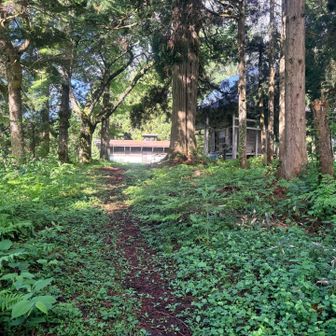 山頂到着
虚空蔵菩薩が祀られた神社と…