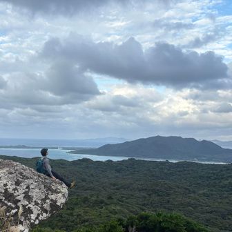 たまたま居た韓国の方にカタコト英語で写真をお願いして撮ってもらったトロルの舌👅
天気が悪かったけどこのタイミングでしか山に行けなかったので仕方ない🥲
