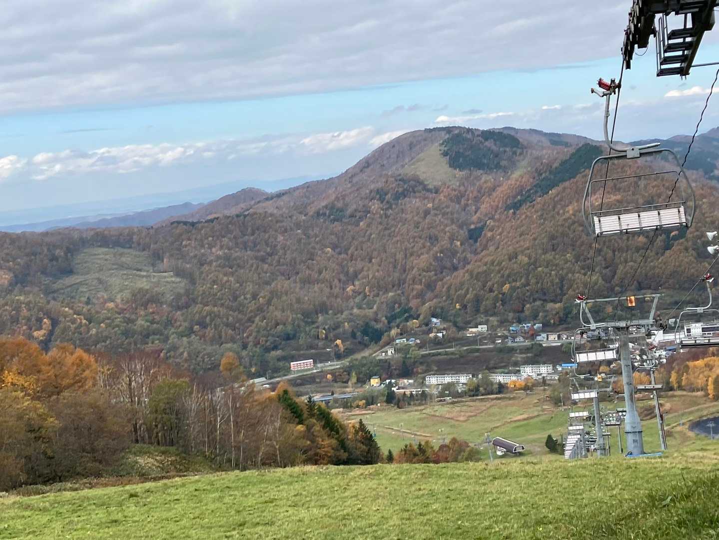 リフトも取り付けられて、スキー場もオープンの準備も進んでいます⛷️