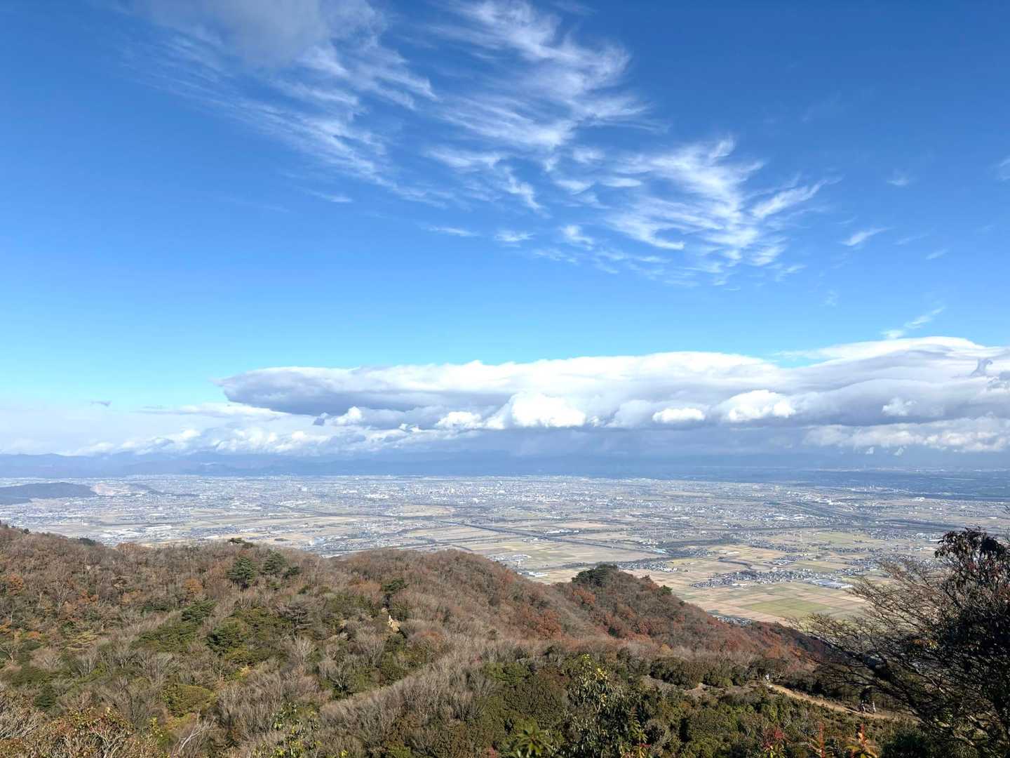 途中、写真撮る余裕もなく小倉山山頂