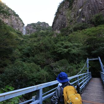 行縢山 あそこまで行くんだ…