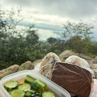 長等山テラスで燃料補給を兼ねて休憩。
米粉のチョコフィナンシェ初登場。