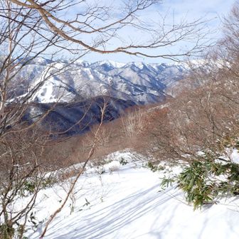 下山スタート
この辺りは夏道の形も分からなかった
