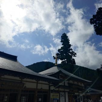 山頂が見えます　本日里は30度近くなったようですが、山は風があり心地よかったです