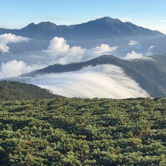 易老岳の手前にも滝雲が！凄い速さ