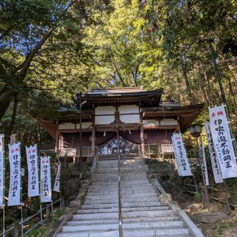 伊吹の滝不動明王です。