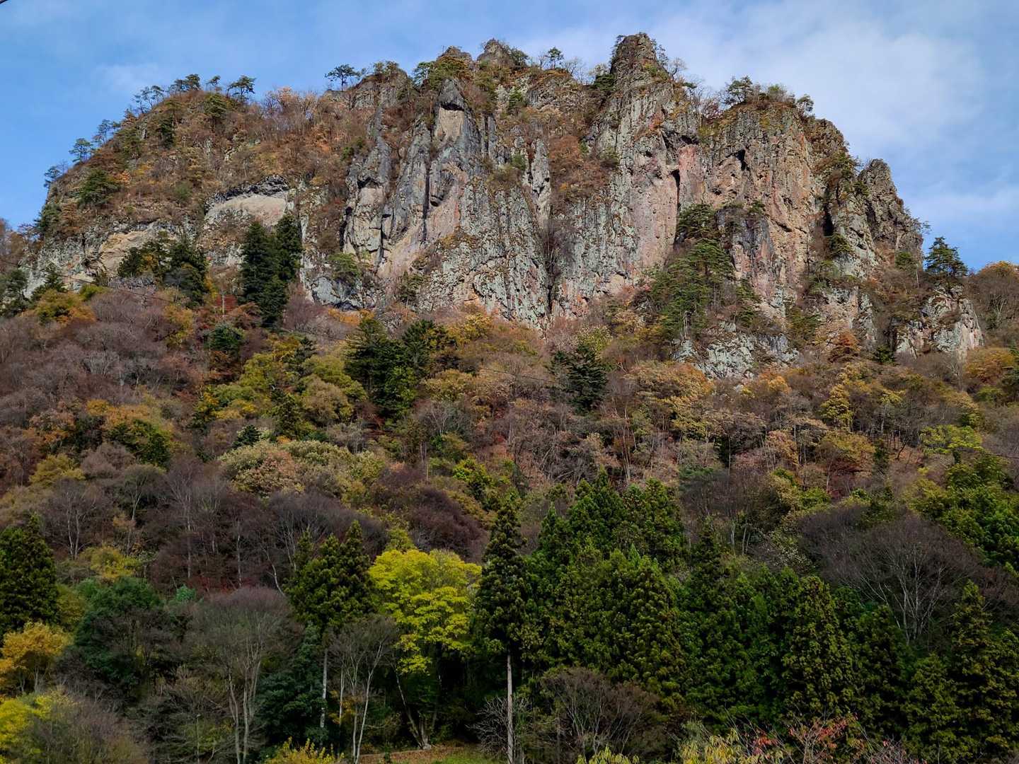 三座目は岩櫃山(いわびつやま)
かっこいい！