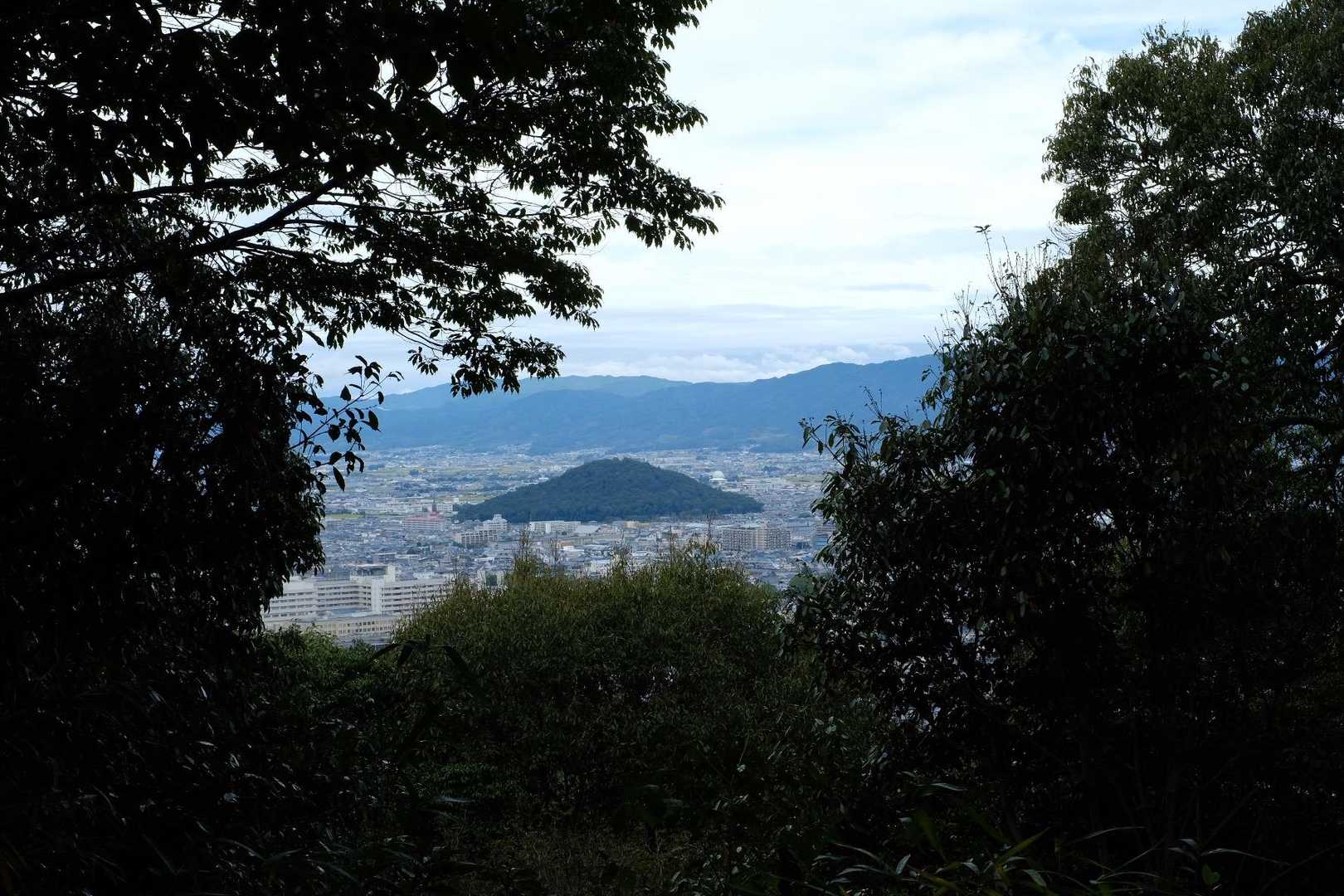 古墳⁈と思ったら違いました

最後に登る耳成山