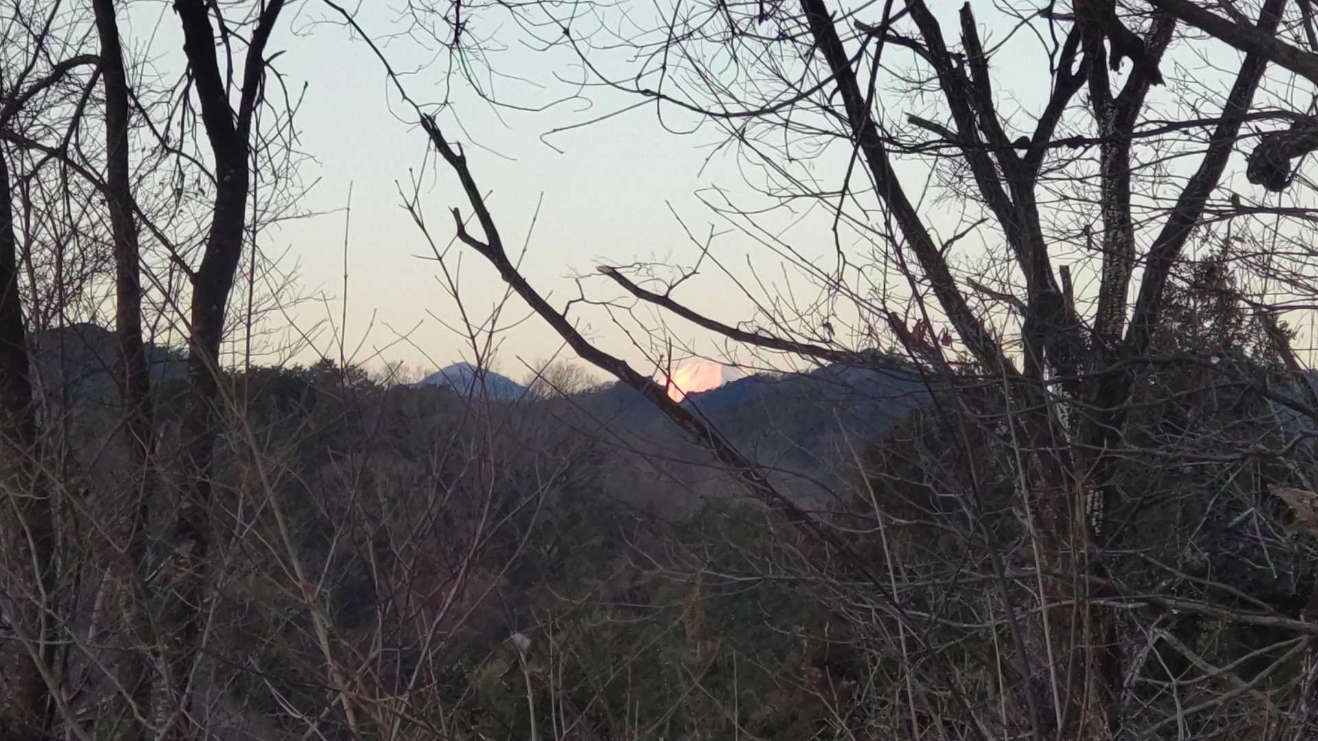 富士山が薄ピンク