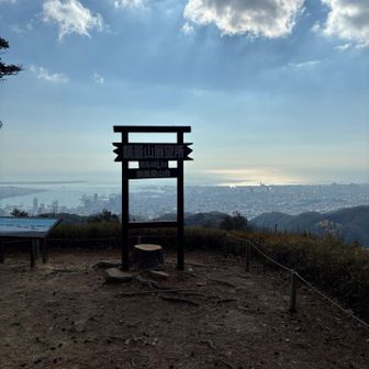 はぁ〜お腹すいた🥐、、（さっきおでん６個も食べたのに‥ﾋｿﾋｿ、おでんはすでに消化済ですのよ‥ﾋｿﾋｿ）