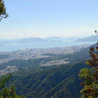 五日市、宮島方面がよく見える