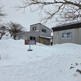 藤原山荘。
山友、ここを山頂やと思って今までに何度かバンザイしたらしい…
さすがや…