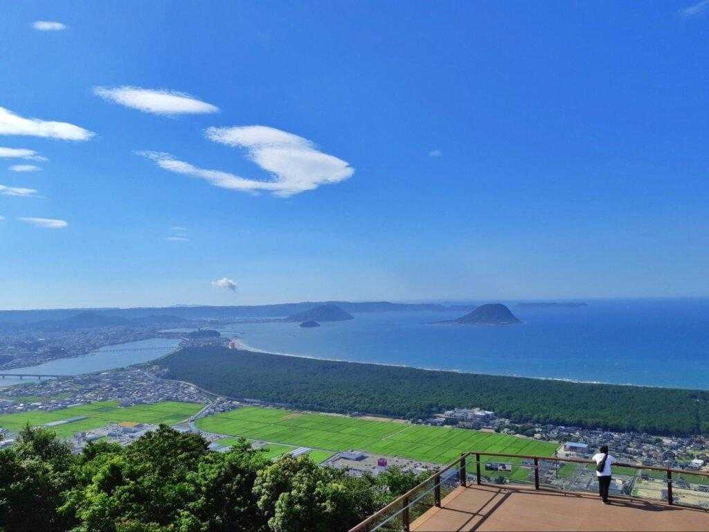 鏡山 往復｜山頂まで車でラクラク！ 展望や史跡を楽しむ唐津の名山の写真