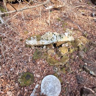 昔はここから水が出てました…
涸れてしまったのかな…