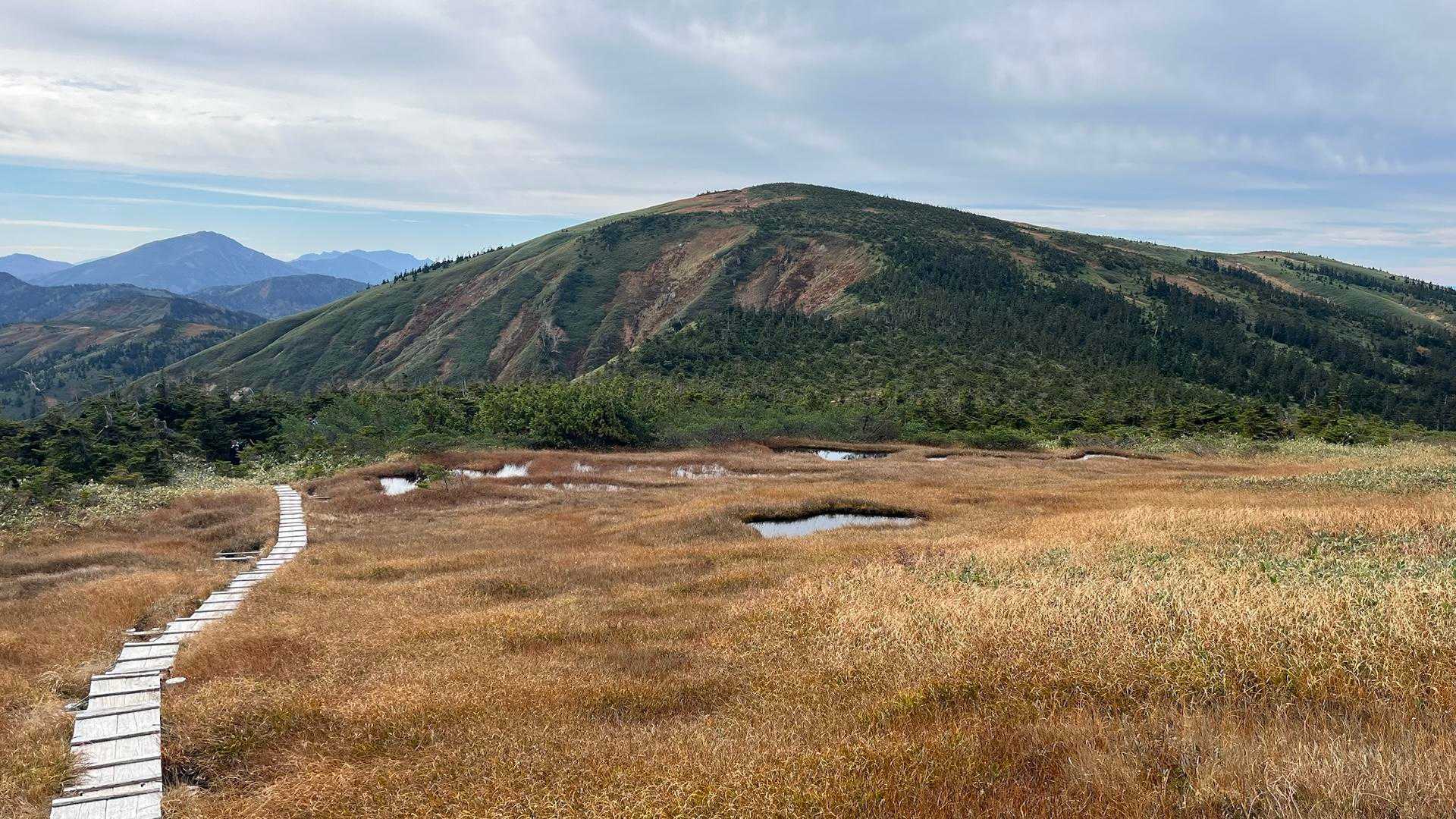 山麓からは見えない、ここだからこそ望む平ヶ岳。
