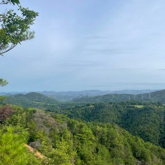 中山山頂からの良い景色👍
いつもならたくさんの登山者でこの景色写真撮りにくいですが、今日は誰もいない👍この時間一人独占です😁