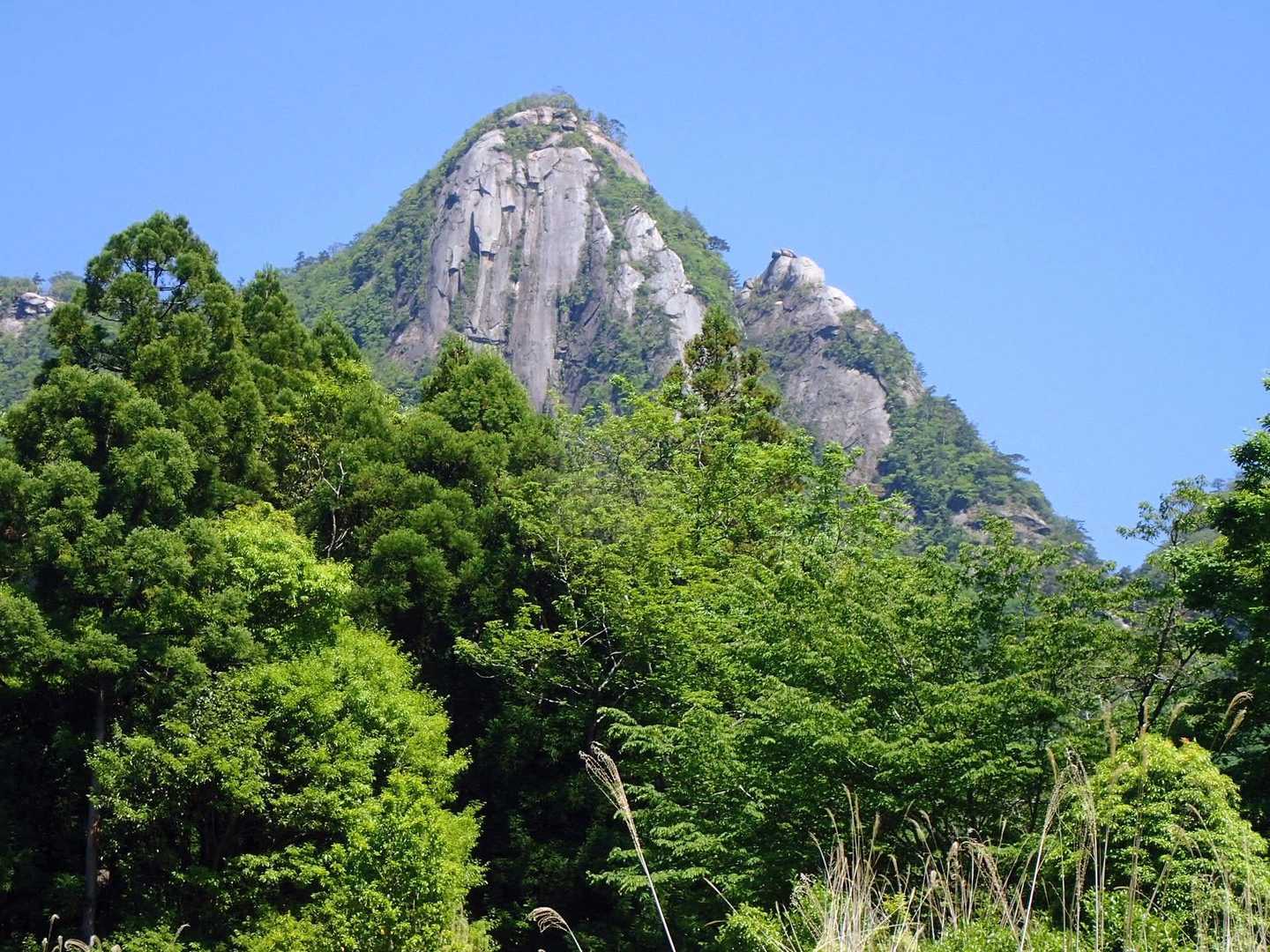 鉾岳を返り見る