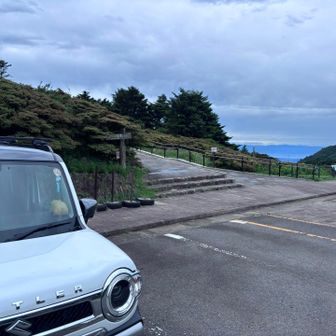 梅雨の合間のはずが、登山開始直前ひ雨！そして爆風！！どうなることやら