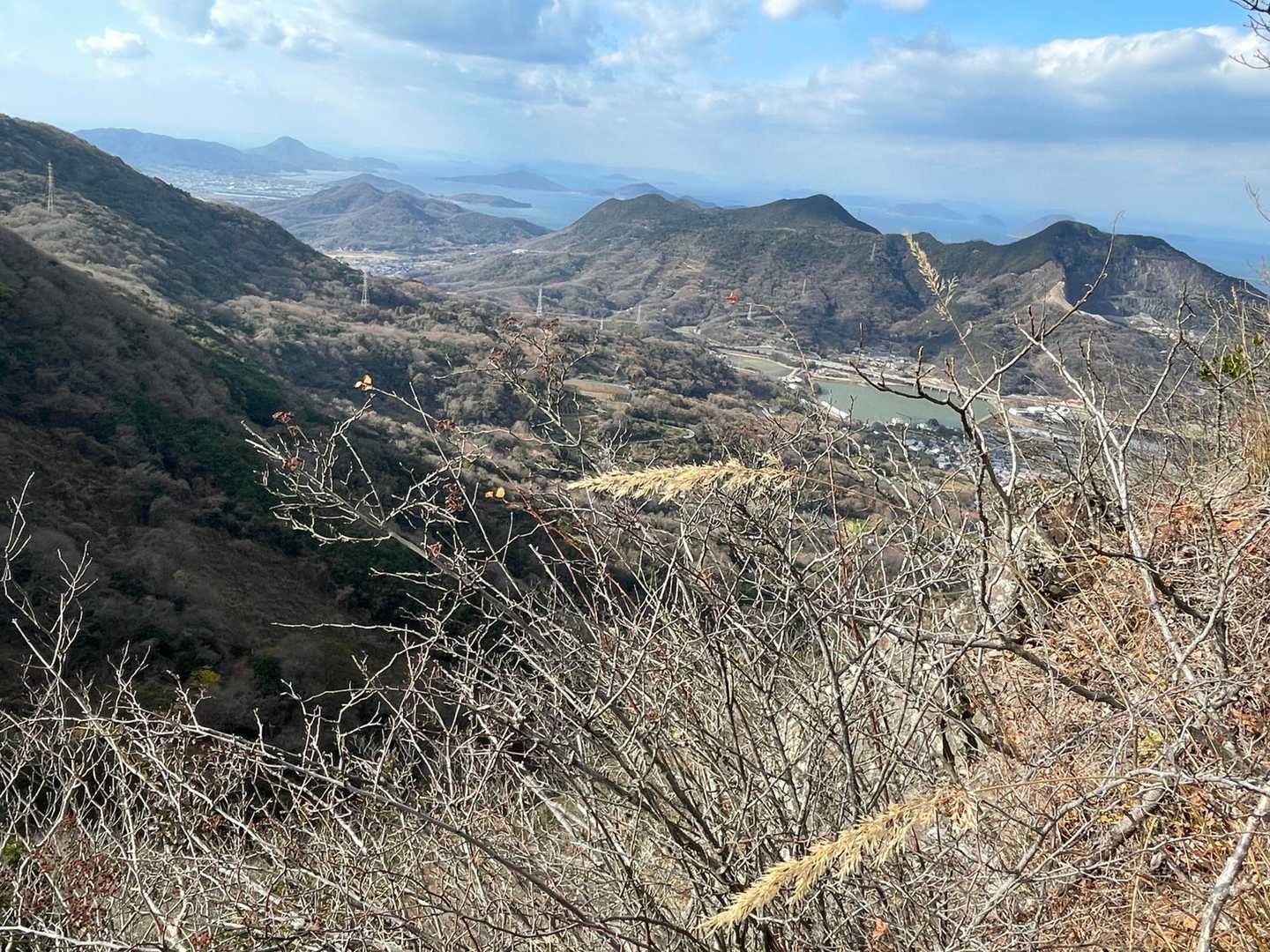 右は雨霧山と黒戸山　又、いつか