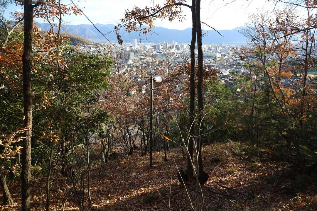 下る道
トレースがあまりない分、少しわかりにくい。