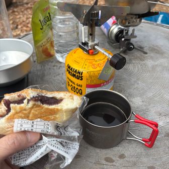 あんぱんとコーヒーで一服