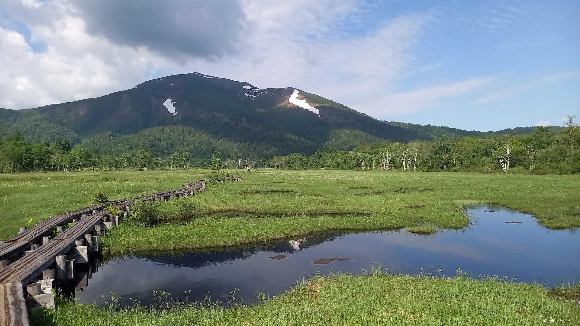 至仏山と池塘