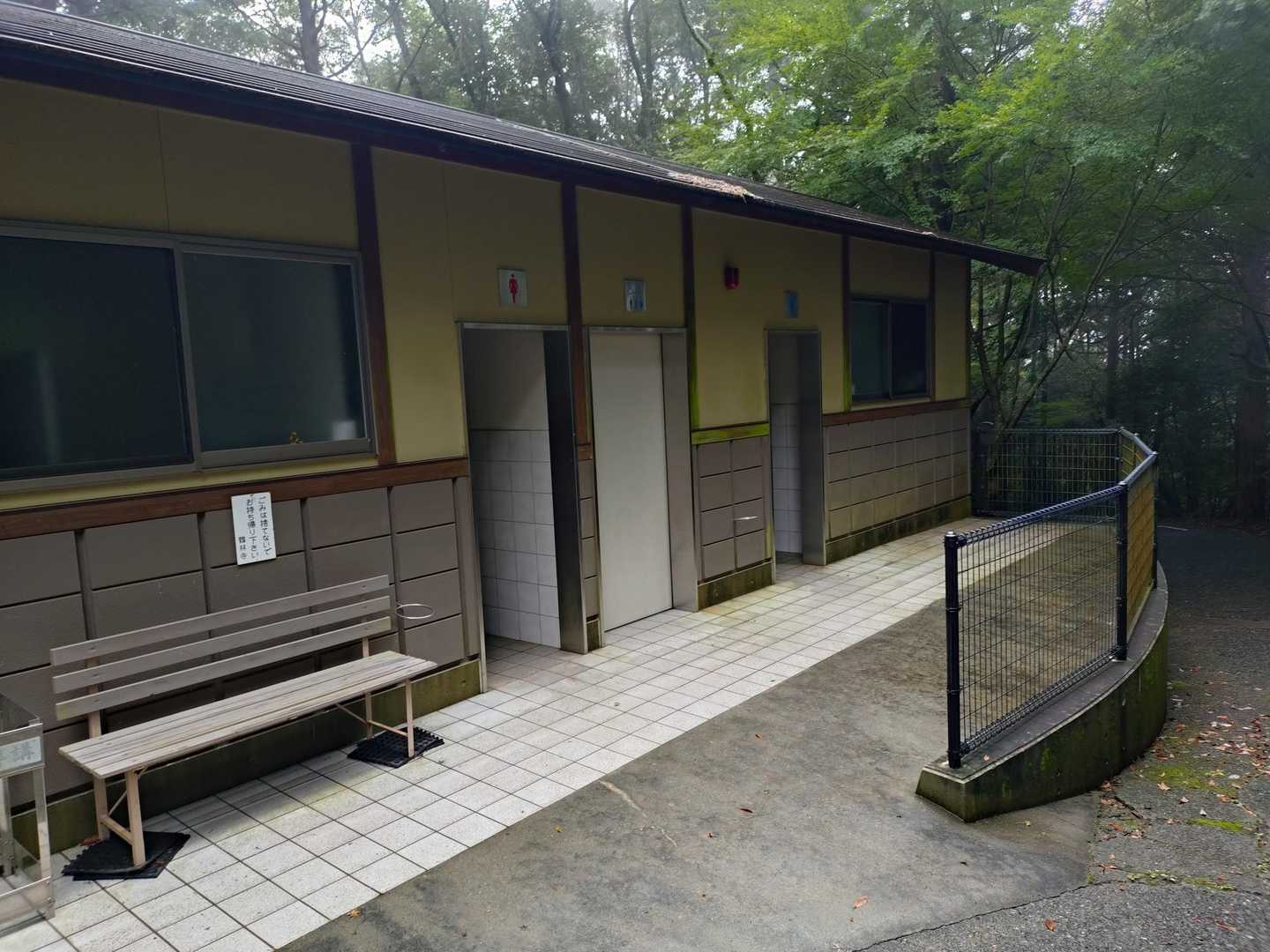 鶴林寺の🅿️横TOILET
綺麗に整備されています