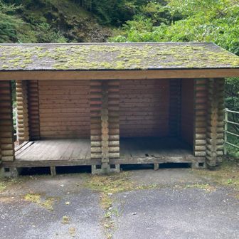 御前岳登山口にある休憩所