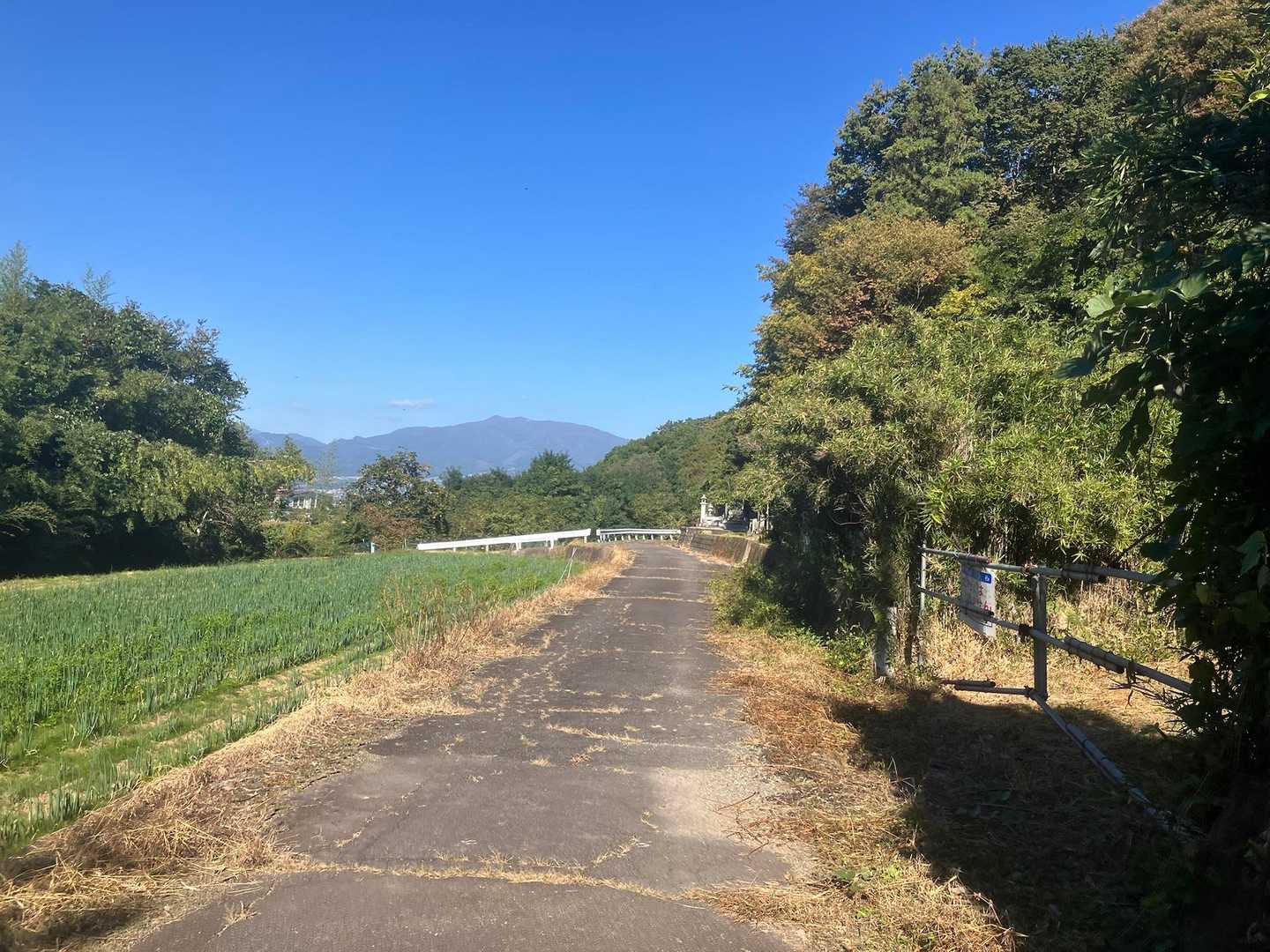 烏帽子岳を見ながら、公園に向かいます。