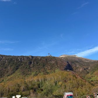ロープウェイの山頂駅が見えます👀