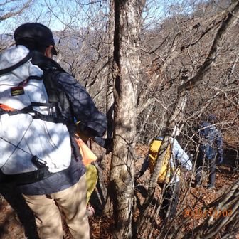 名残惜しいですが下山します
笹子駅への縦走です