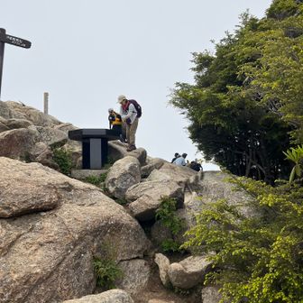山頂の人、少しずつ増えました