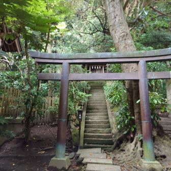 祇園山ハイキングコースは八雲神社のこと鳥居さんの横の細い道からスタート