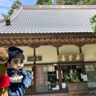 中で納経印がもらえます
中の仏様や観音様を拝みながら待ちます
住職の奥さんが色々説明してくれました