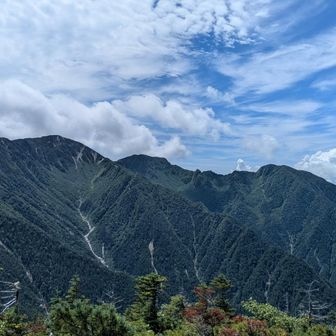 歩いた稜線
左から麦草岳、木曽前岳、木曽駒ケ岳
