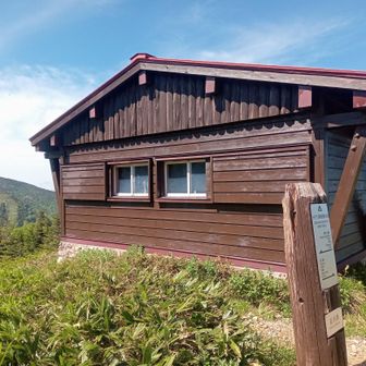 避難小屋。トイレあり、使用できます。