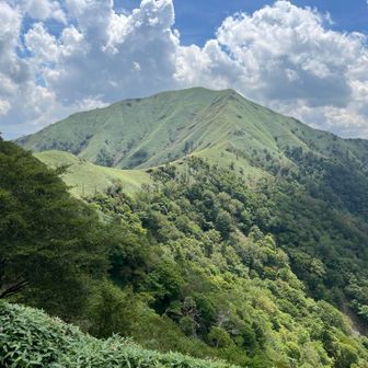 二度見展望所からの次郎笈
美しい