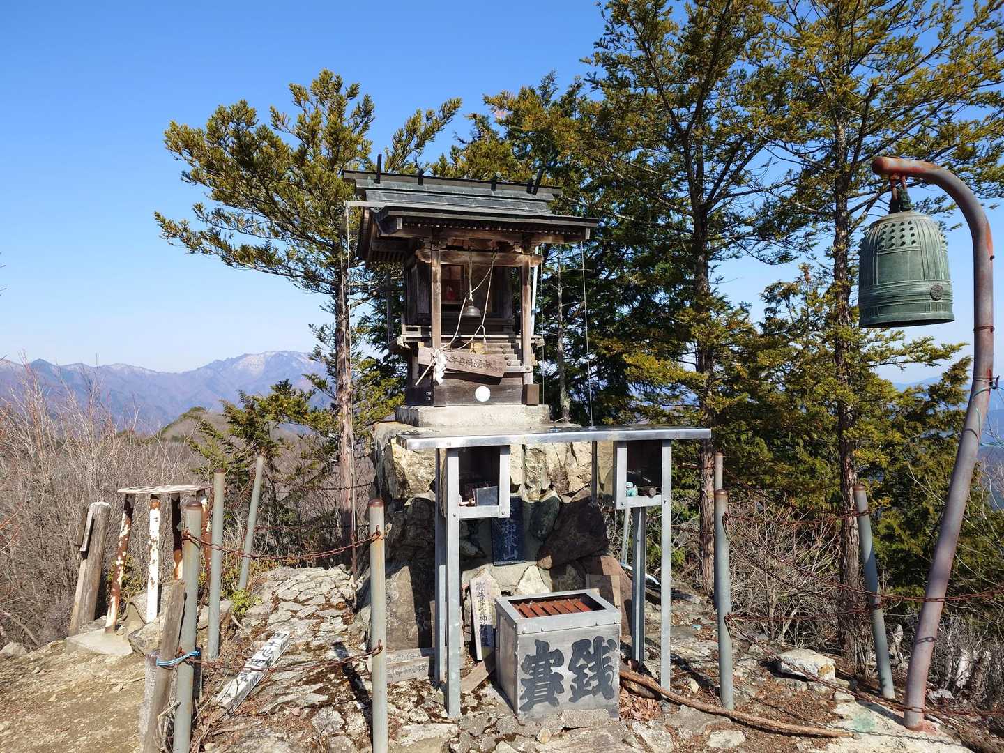 秩父御岳山山頂（1080m）とうちゃく⛰️
普寛神社の奥宮で御岳大神がまつられています⛩️