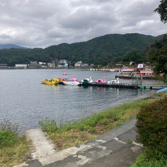 右側にもスワンボートが。
どんだけ乗り場があるんじゃ？？