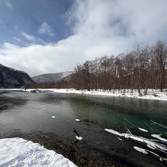 キャプション書きながら思い出した話。

昔々､､､蝶ヶ岳ヒュッテ泊まった時
カミさんから
寝言で（ピストル🔫出せ）と言ったらしいです。
その時の寝床で一緒になった方に
この場を借りて🙇

私､､､ごくごく普通の人ですから😅
